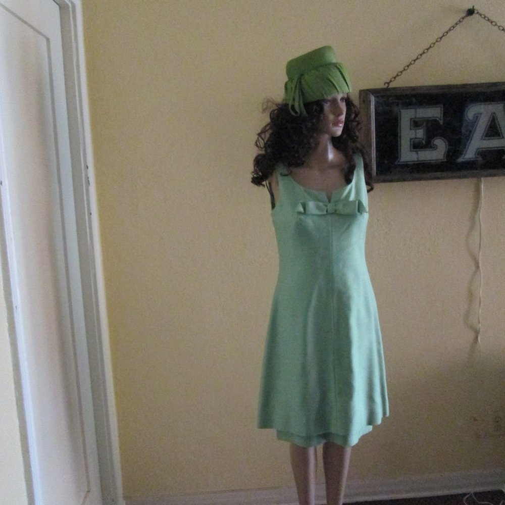 Vintage Pale Green Cocktail Dress Size 6/8 Pretty